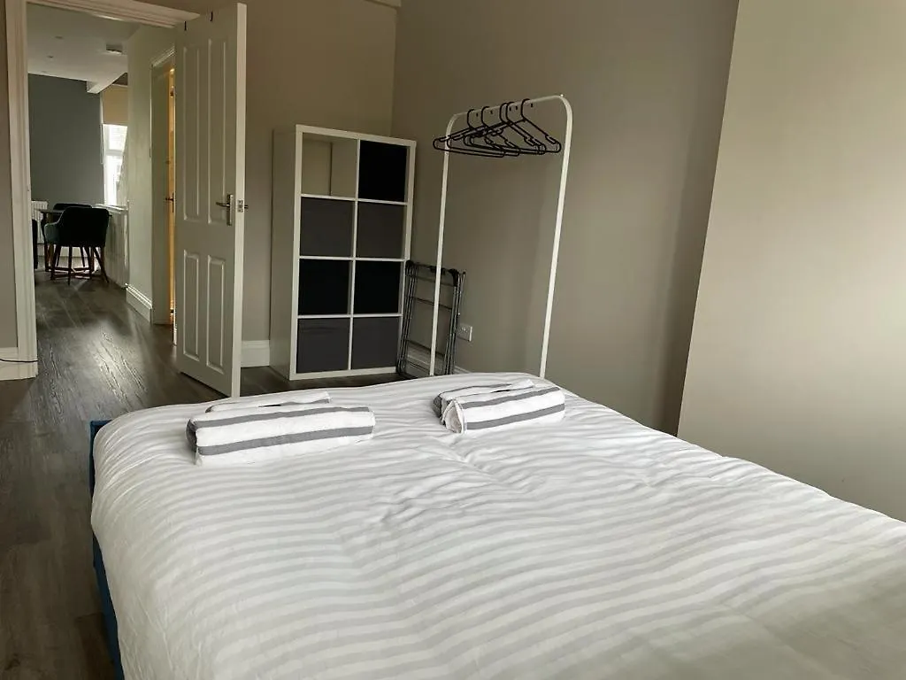 Apartment Luxe 2 Bedroom Duplex With Free Parking Stockport