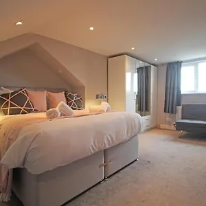 Queens Road - Luxury Spacious In Chester Holiday home