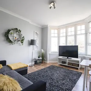 https://lovely-2-bed-apartment-in-bournemouth-free-parking.bournemouth-hotels.org
